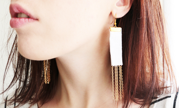 boucles d'oreilles blanches 