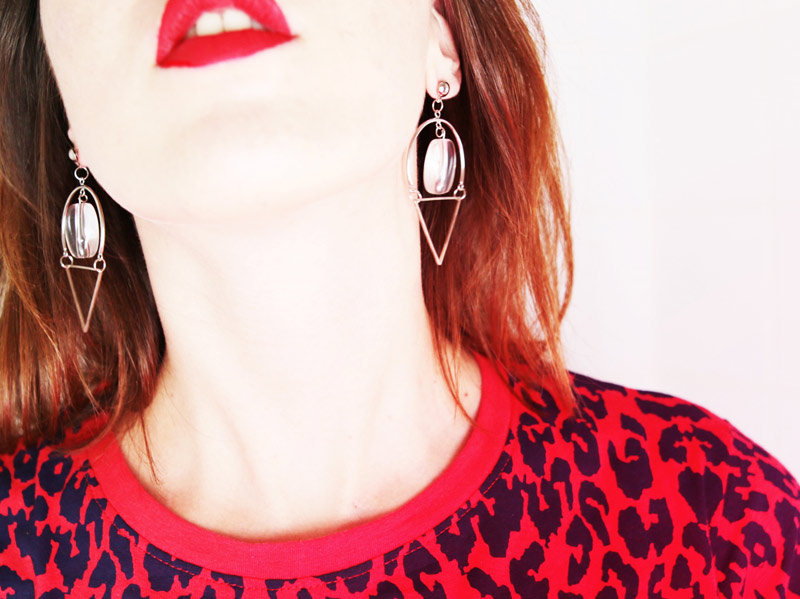 DIY mode : des boucles d’oreilles géométriques transparentes