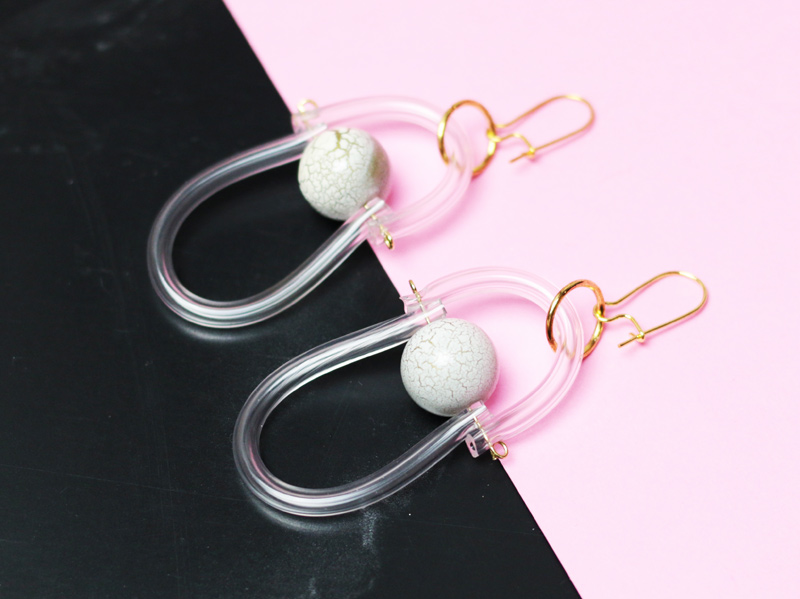 DIY mode : des Boucles d’oreilles en PVC design