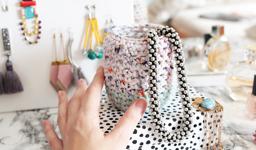 DIY déco : Un joli pot habillé en&nbsp;crochet