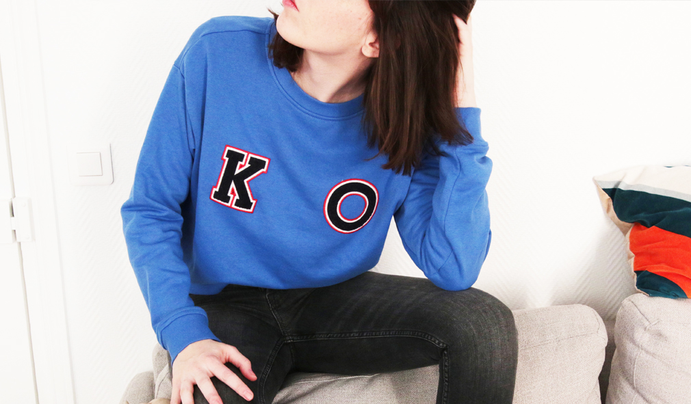 DIY tendance, un sweat avec des écussons sur les tétons&nbsp;!